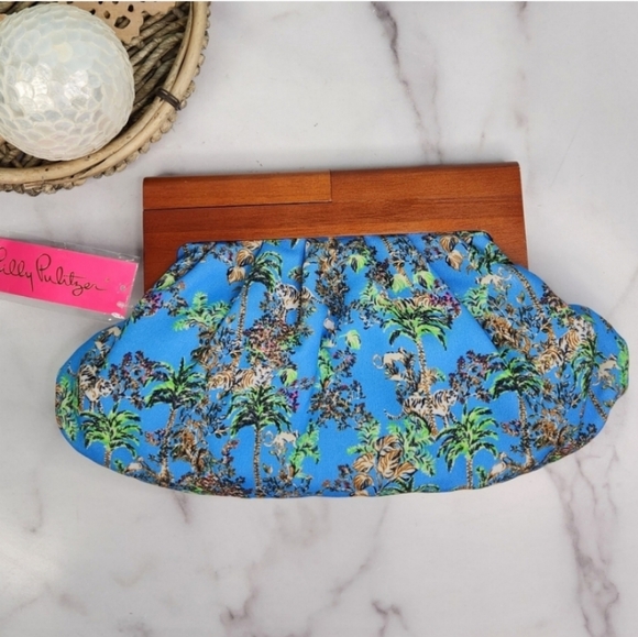 Lilly Pulitzer Tiger Queen Bermuda Clutch - Picture 4 of 6